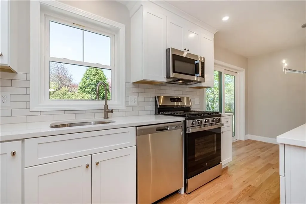 81 Cadora Avenue Warwick RI 02818