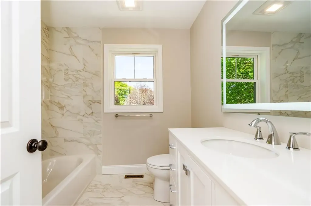 81 Cadora Avenue Warwick RI 02818