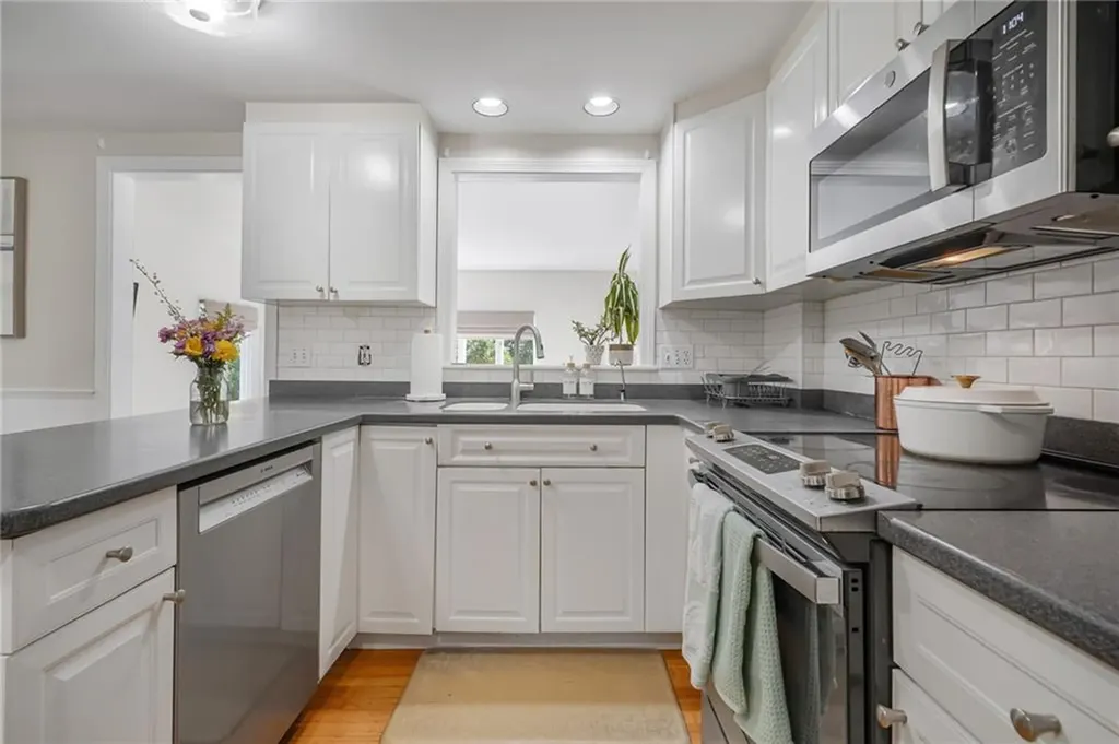 5 Indigo Road Barrington RI 02806