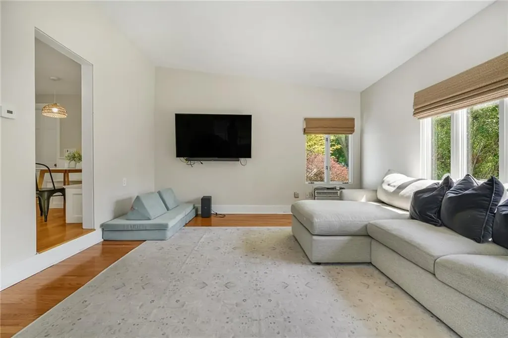 5 Indigo Road Barrington RI 02806