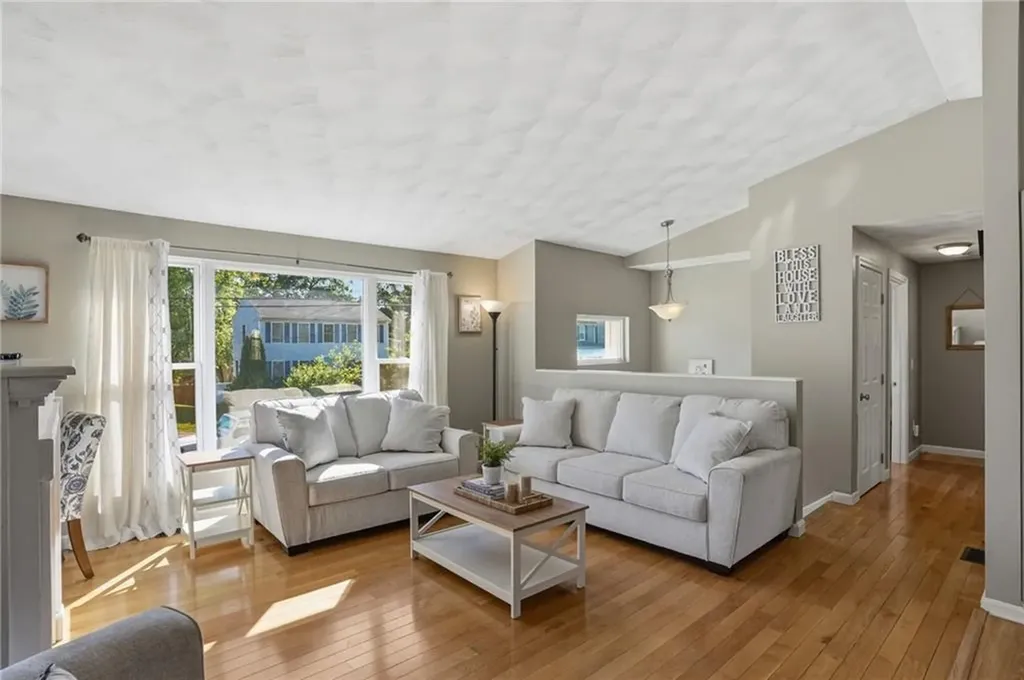 83 Holmes Road Warwick RI 02888