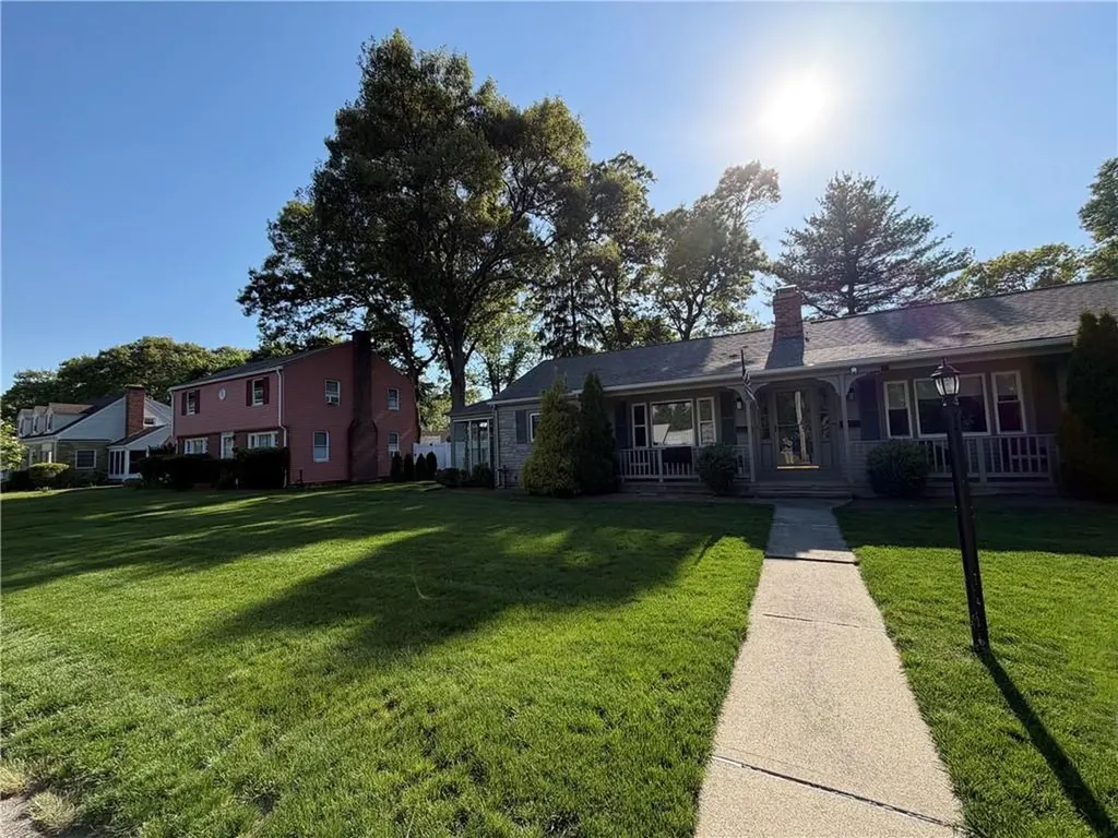 135 Park View Avenue Warwick RI 02888