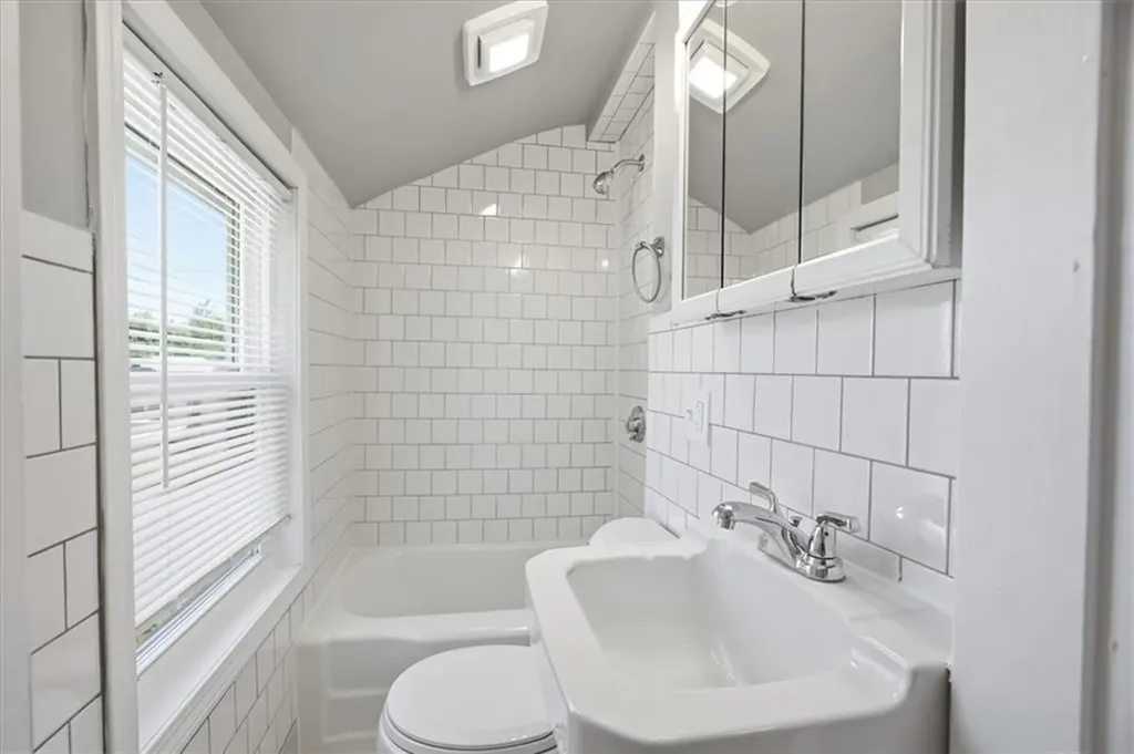 2 Redfern Street East Providence RI 02915