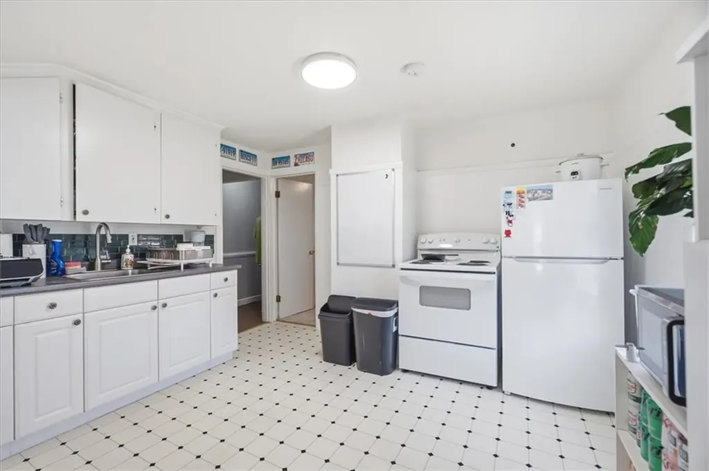 2 Redfern Street East Providence RI 02915