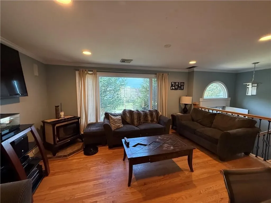 1 Edgewood Avenue Hopkinton RI 02804