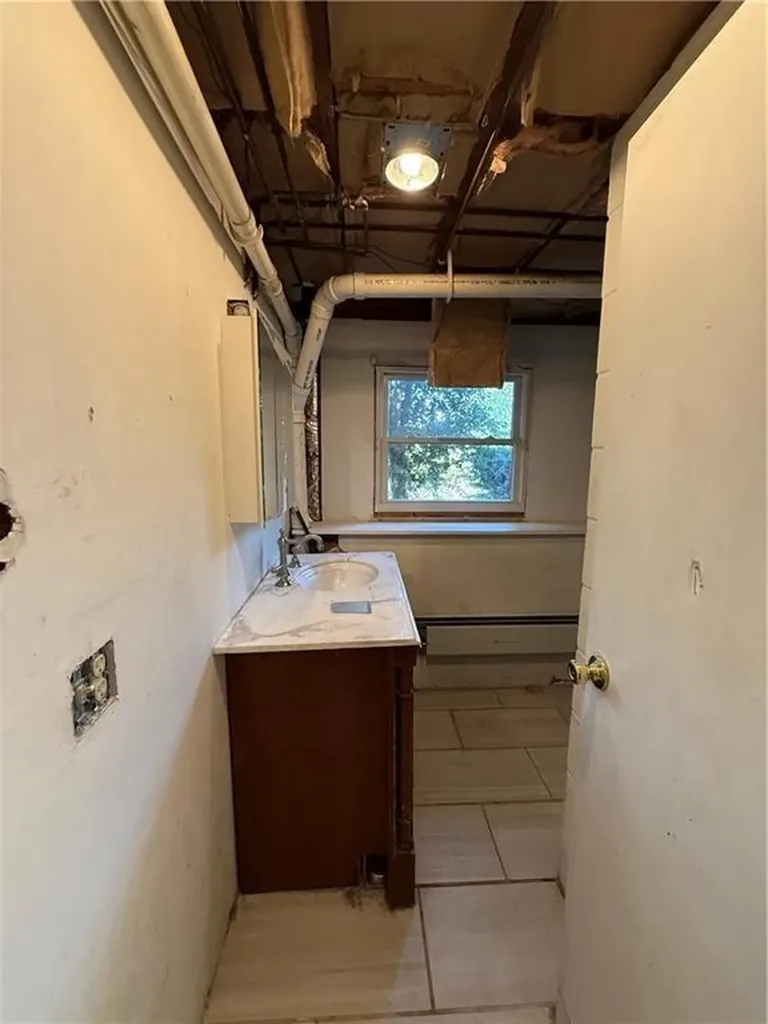 1 Edgewood Avenue Hopkinton RI 02804