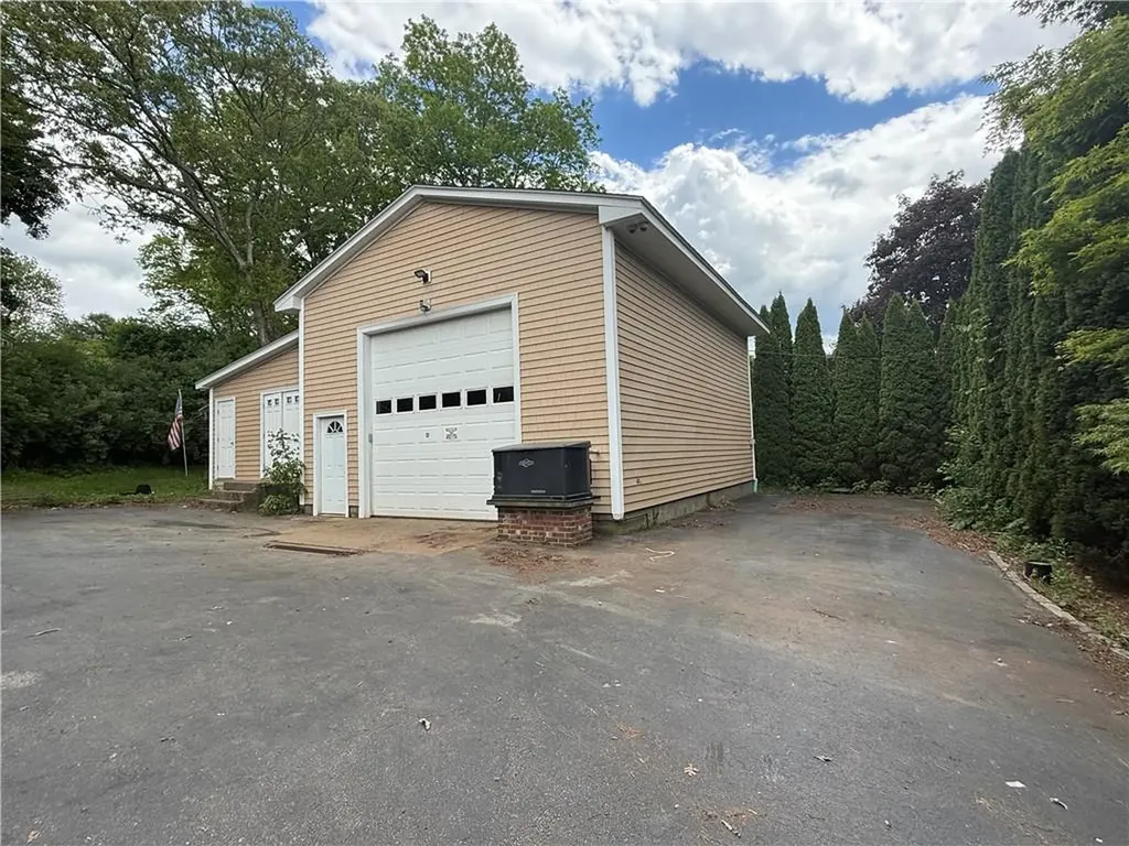 1 Edgewood Avenue Hopkinton RI 02804