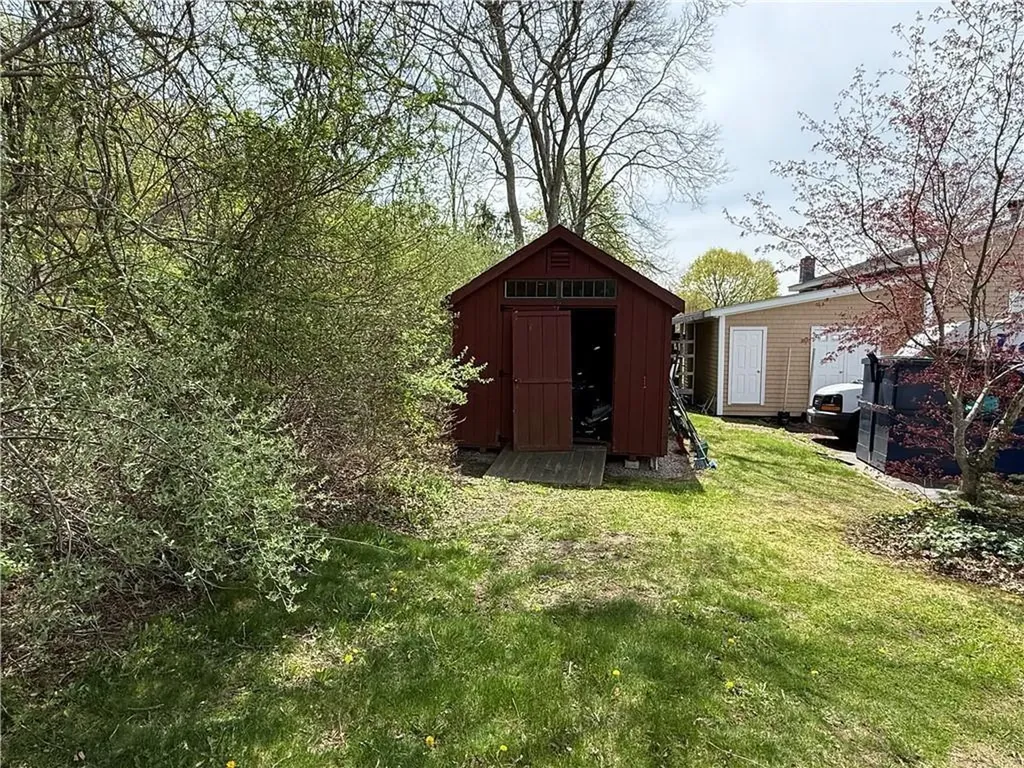 1 Edgewood Avenue Hopkinton RI 02804