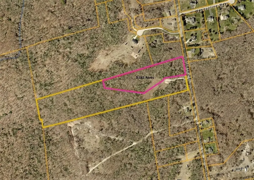 394 A Lake Road Tiverton RI 02878