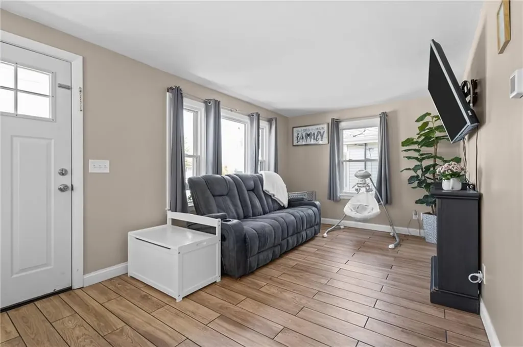 33 Belmont Avenue East Providence RI 02914