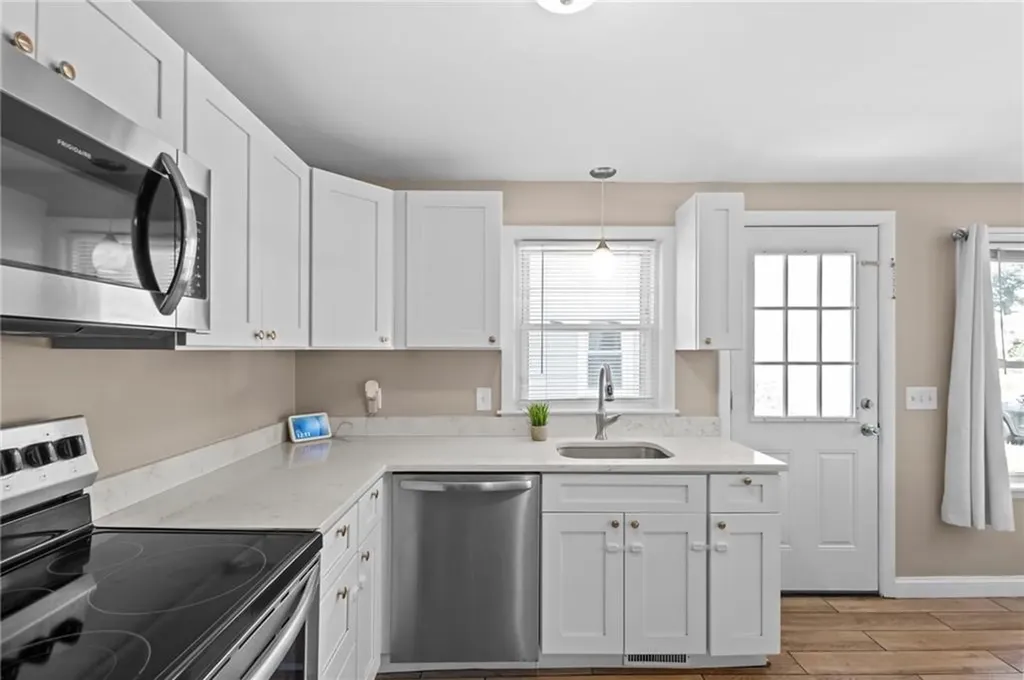 33 Belmont Avenue East Providence RI 02914