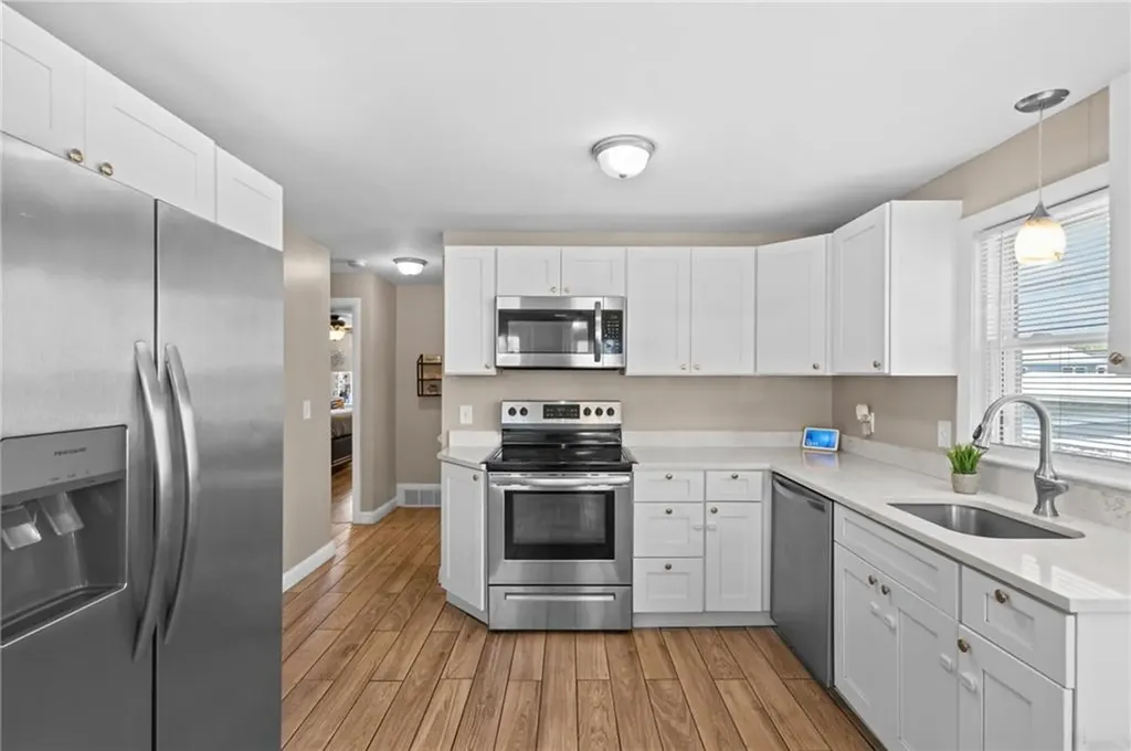 33 Belmont Avenue East Providence RI 02914