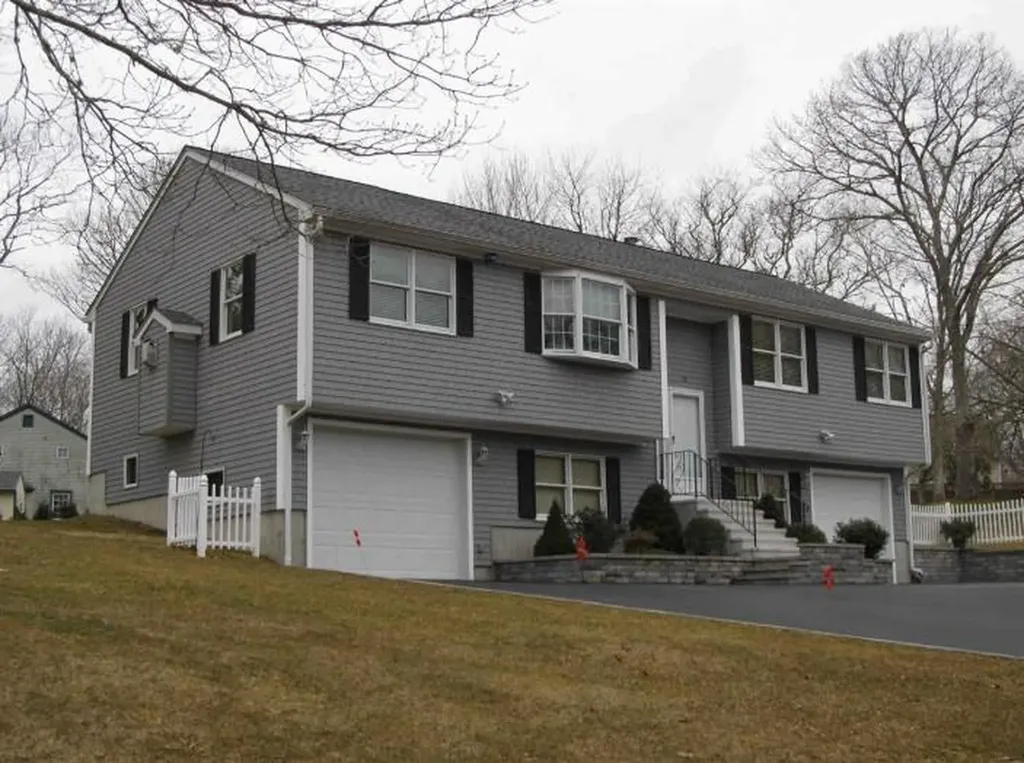 58 Brush Hill Road Narragansett RI 02882