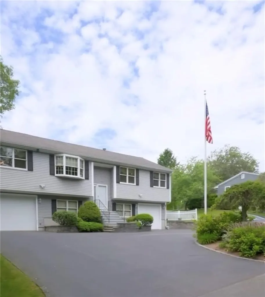 58 Brush Hill Road Narragansett RI 02882
