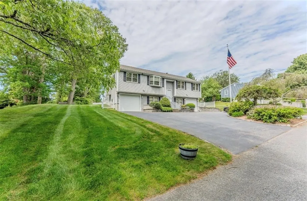 58 Brush Hill Road Narragansett RI 02882