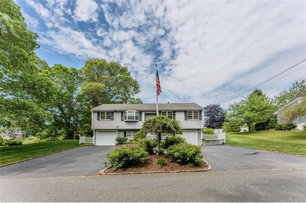 58 Brush Hill Road Narragansett RI 02882