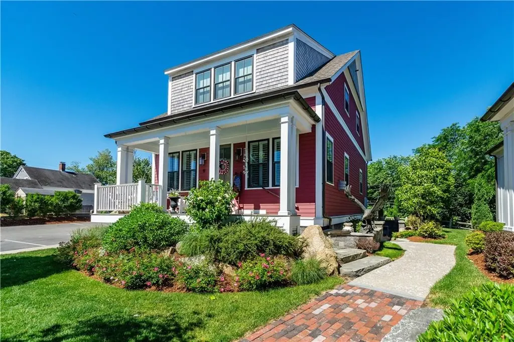 15 Castle Street East Greenwich RI 02818