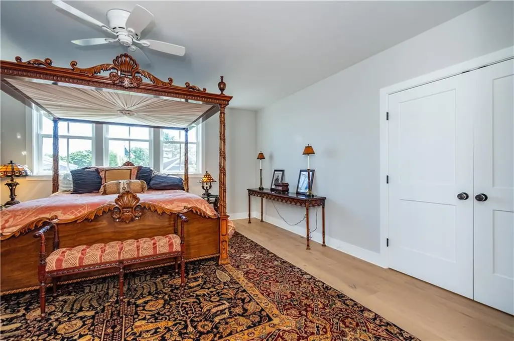 15 Castle Street East Greenwich RI 02818