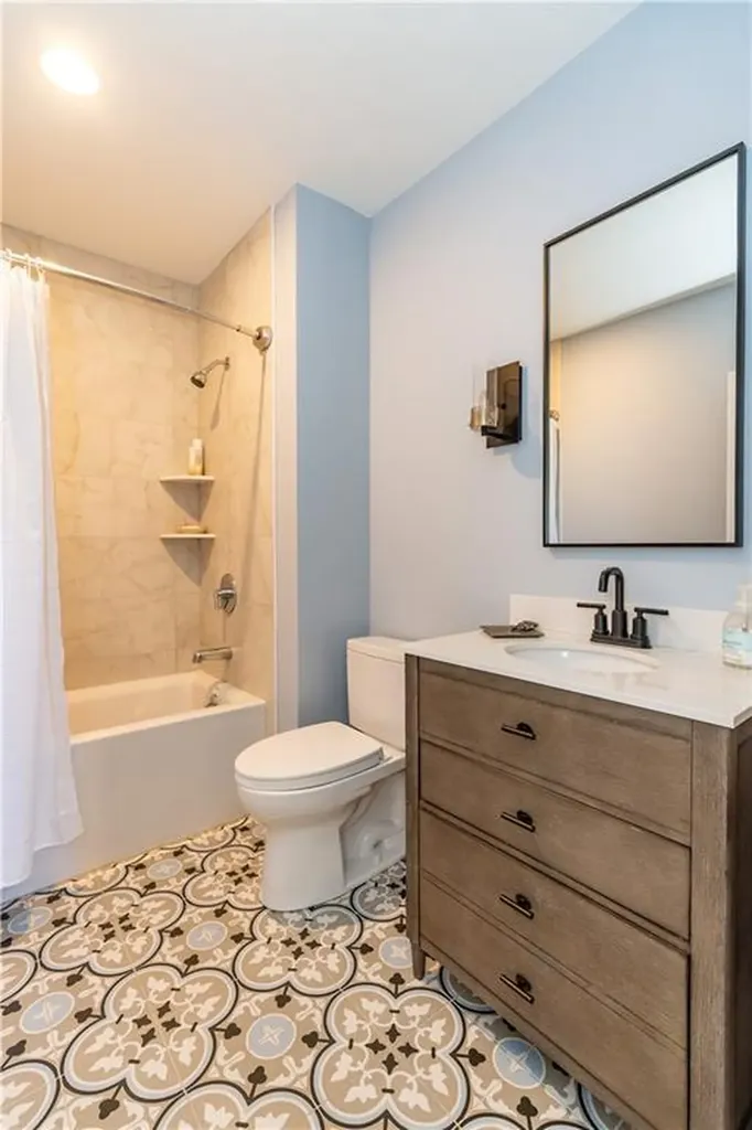 15 Castle Street East Greenwich RI 02818
