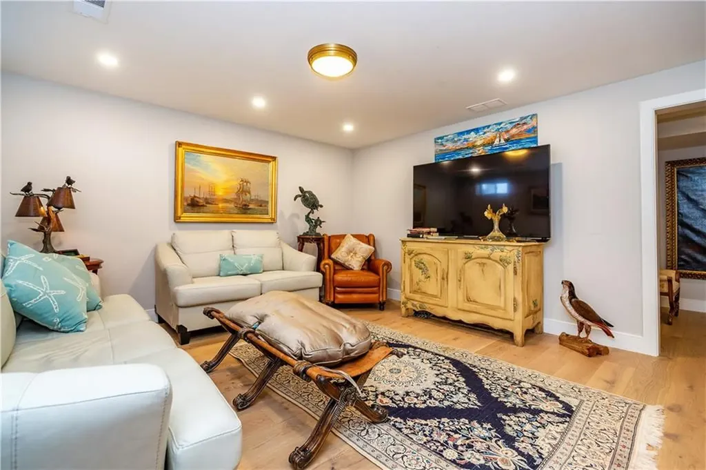 15 Castle Street East Greenwich RI 02818