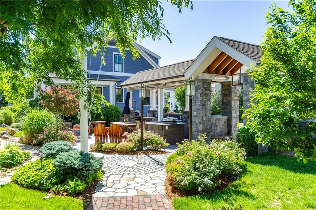15 Castle Street East Greenwich RI 02818