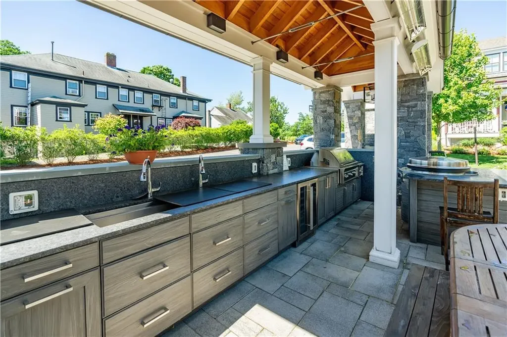 15 Castle Street East Greenwich RI 02818