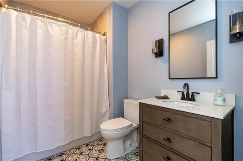 15 Castle Street East Greenwich RI 02818