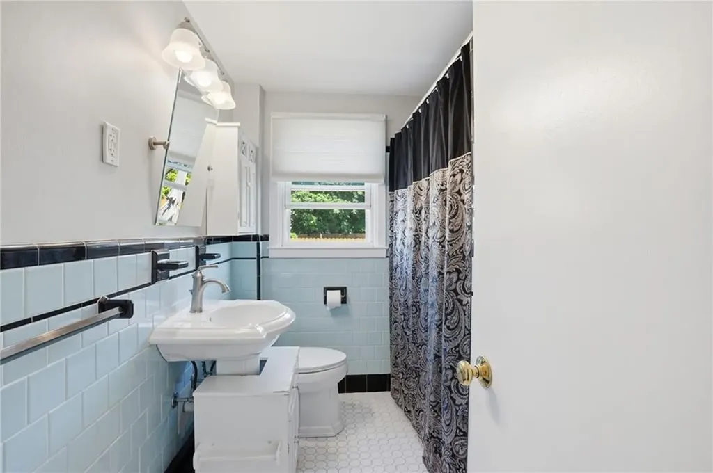 55 Blue Hill Drive Warwick RI 02886