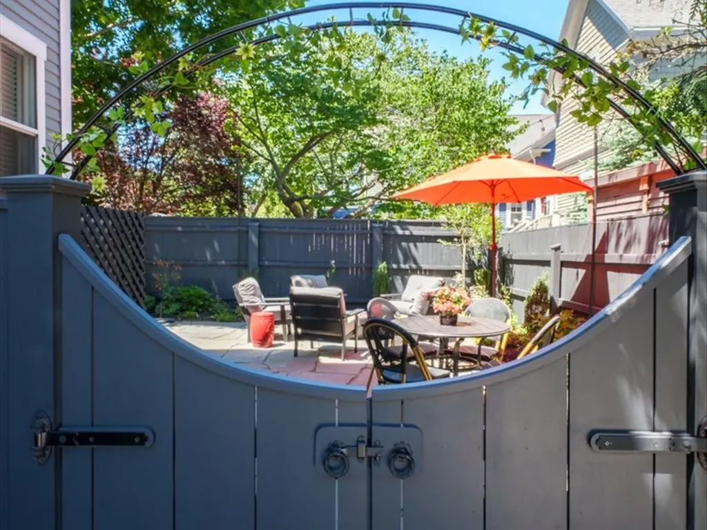 17 Willow Street Newport RI 02840