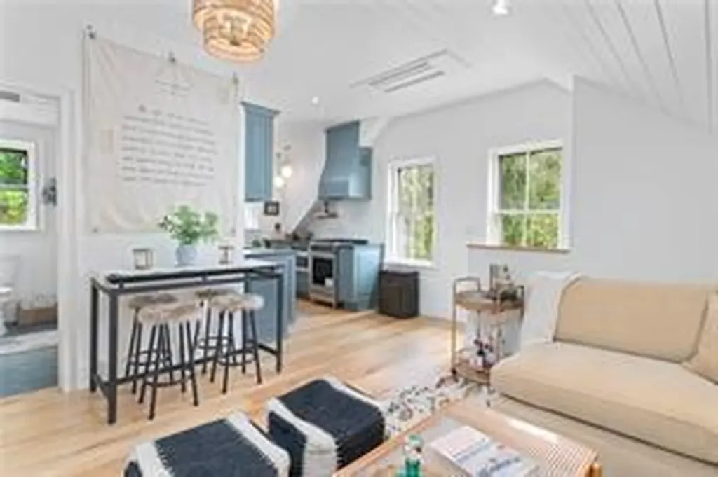 17 Willow Street Newport RI 02840