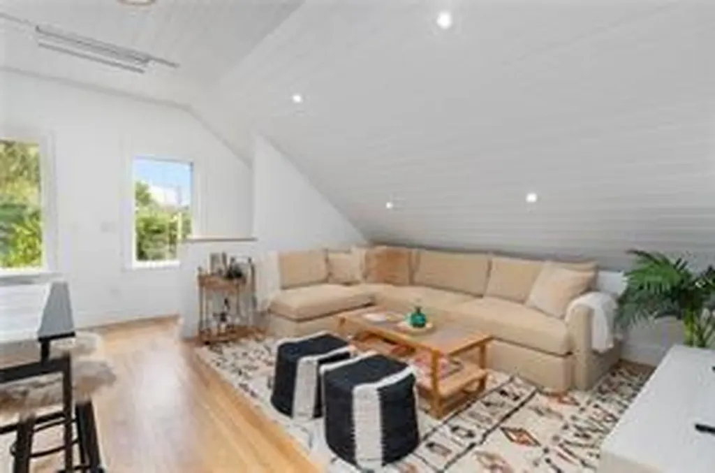 17 Willow Street Newport RI 02840