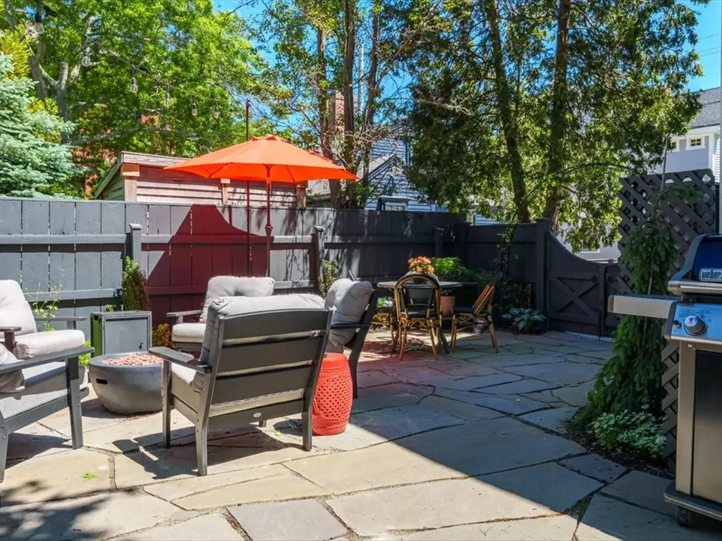 17 Willow Street Newport RI 02840