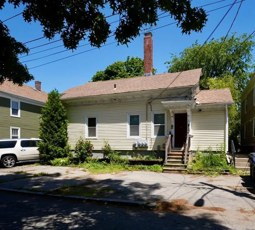 8 Washington Street Pawtucket RI 02860