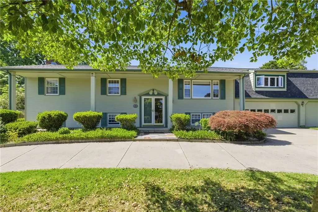 550 Algonquin Drive Warwick RI 02888
