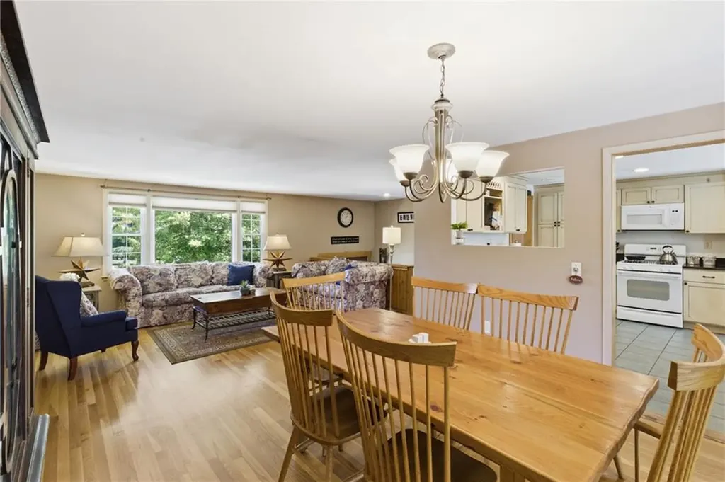 550 Algonquin Drive Warwick RI 02888