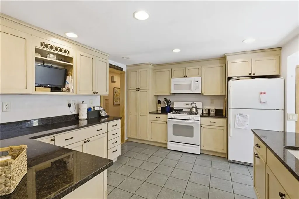550 Algonquin Drive Warwick RI 02888