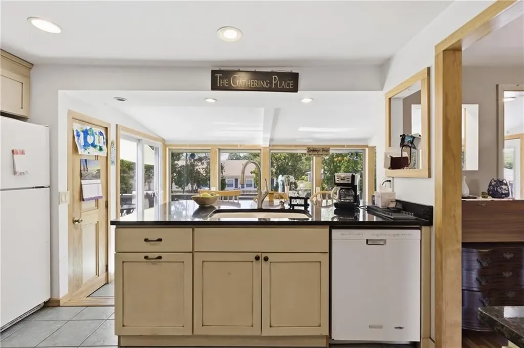 550 Algonquin Drive Warwick RI 02888