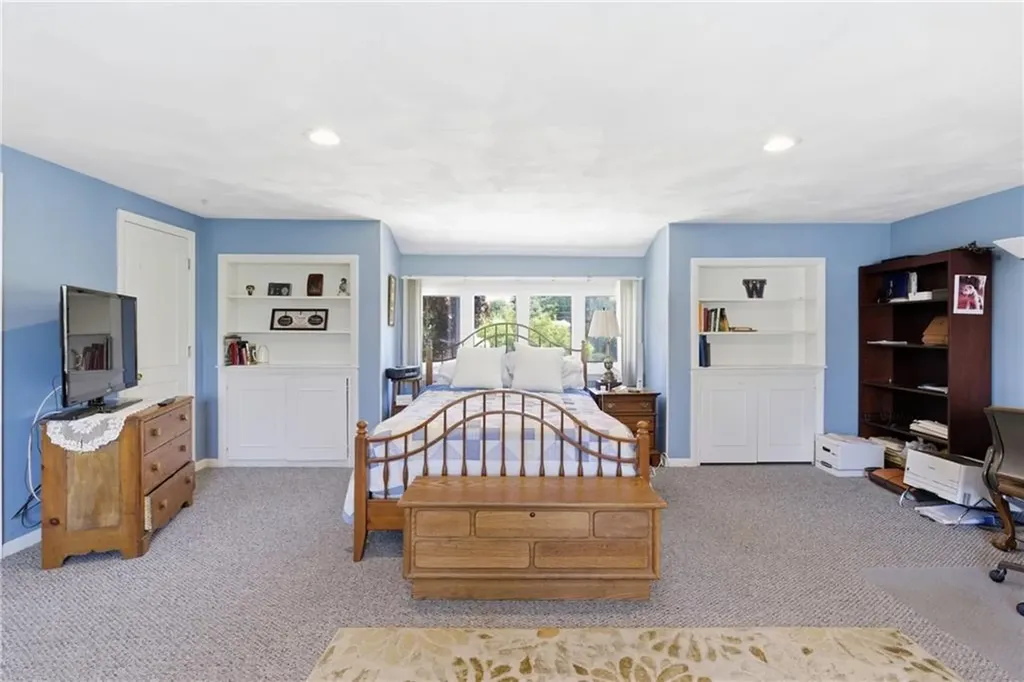 550 Algonquin Drive Warwick RI 02888