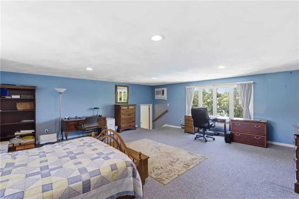 550 Algonquin Drive Warwick RI 02888