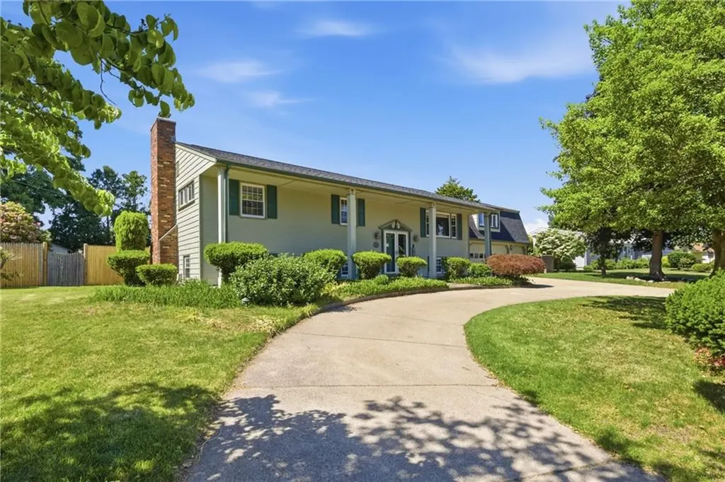 550 Algonquin Drive Warwick RI 02888