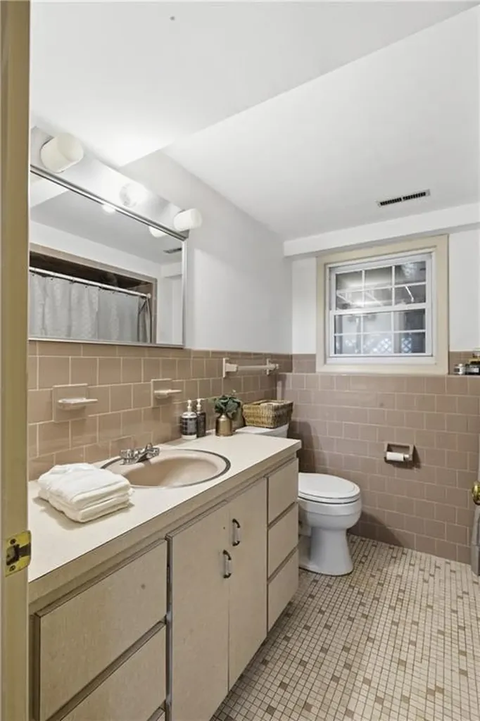 550 Algonquin Drive Warwick RI 02888