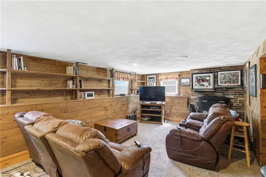 550 Algonquin Drive Warwick RI 02888