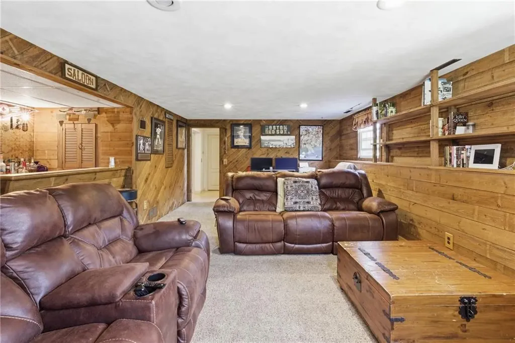 550 Algonquin Drive Warwick RI 02888