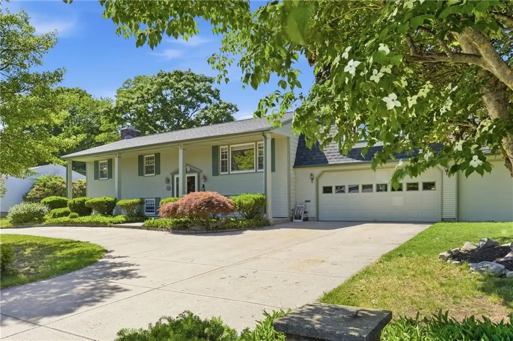 550 Algonquin Drive Warwick RI 02888