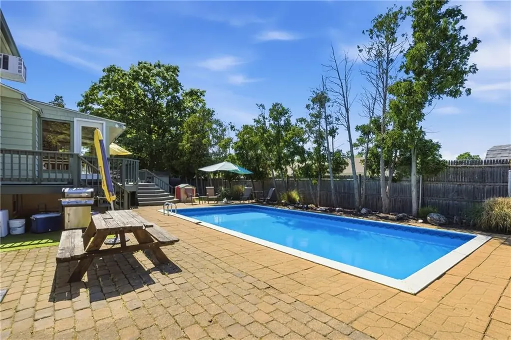550 Algonquin Drive Warwick RI 02888