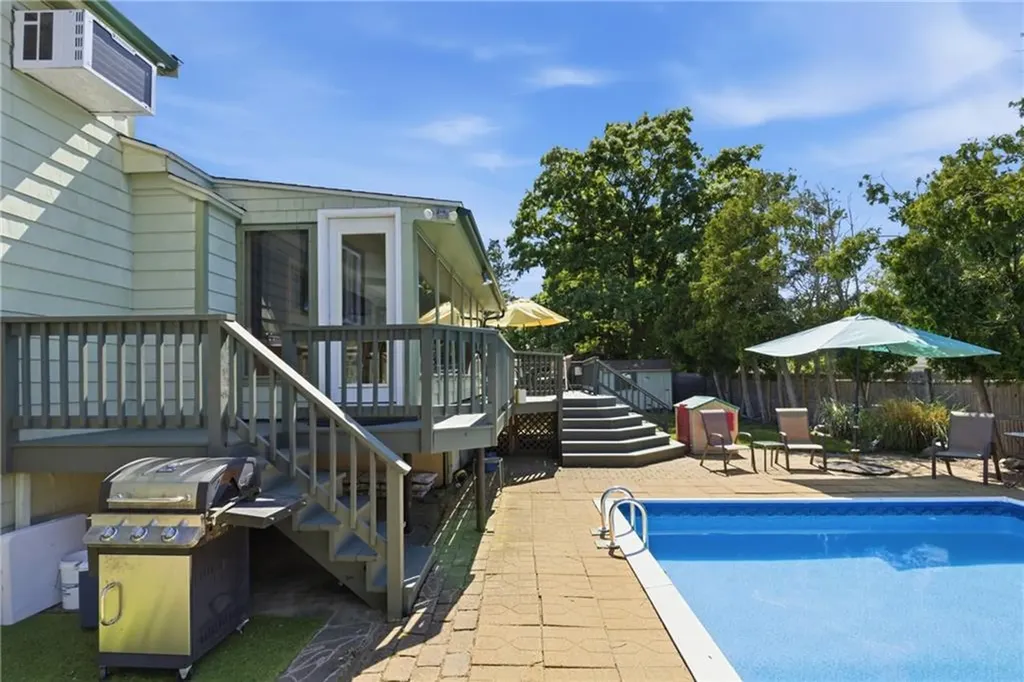 550 Algonquin Drive Warwick RI 02888