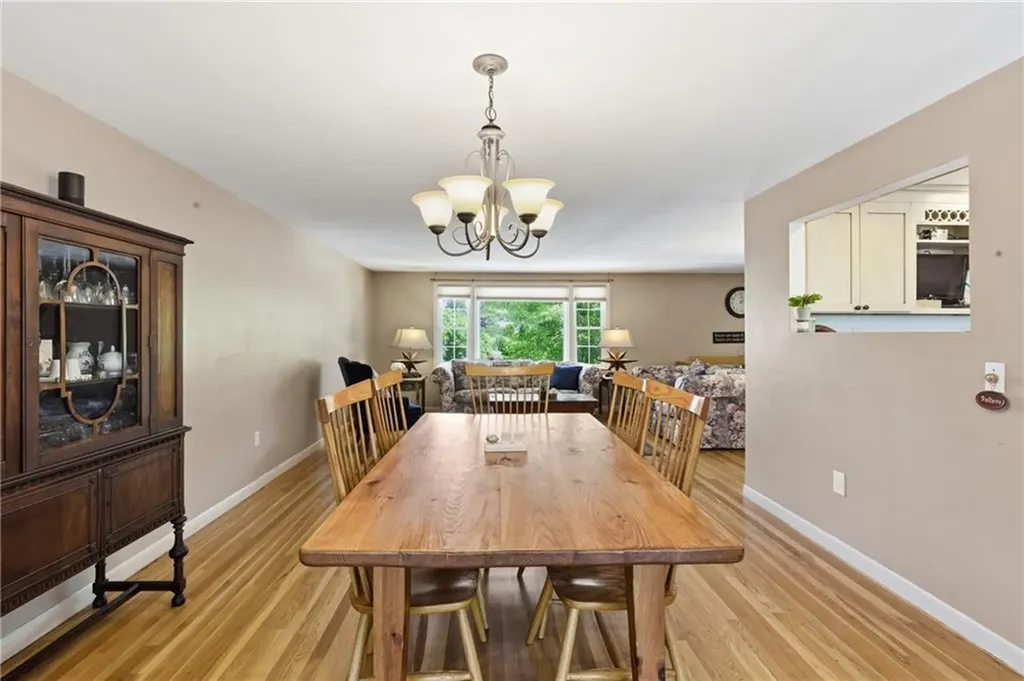 550 Algonquin Drive Warwick RI 02888