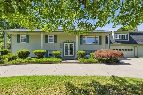 550 Algonquin Drive Warwick RI 02888