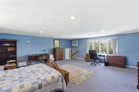 550 Algonquin Drive Warwick RI 02888