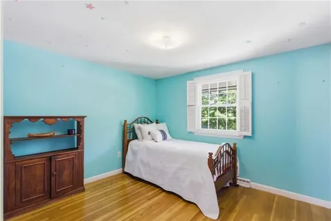 550 Algonquin Drive Warwick RI 02888
